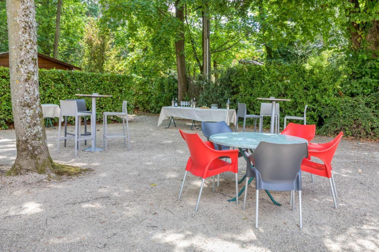 La Commanderie De Champarey Otel Bourgoin-Jallieu Dış mekan fotoğraf