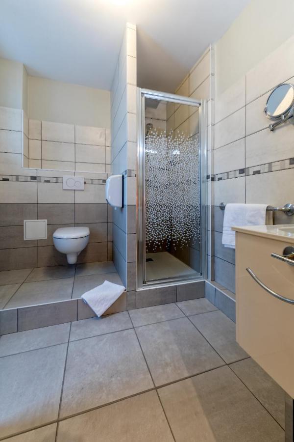 La Commanderie De Champarey Otel Bourgoin-Jallieu Dış mekan fotoğraf